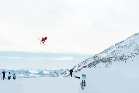 Accident grav la Salzburg: un troleibuz a intrat într-un supermarket