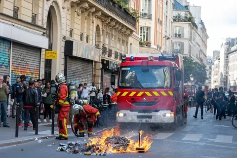 Incendiu devastator la un bloc social din Constanța