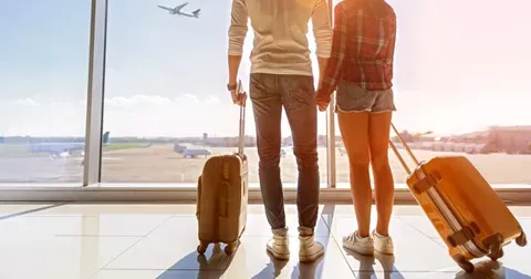 Vacanțele de vară, pline de incertitudini: temeri privind prețurile biletelor de avion