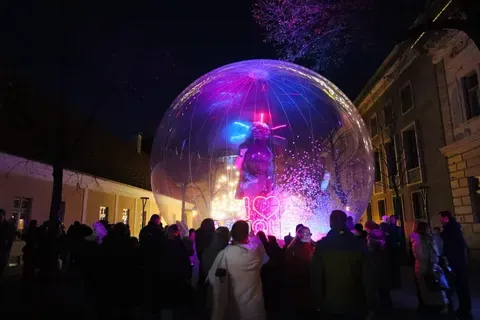 Descoperirea unei sfere aurii în adâncurile marii