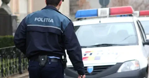 Conflict violent în Vrancea: Femeie acuzată de ultraj după atacarea unui polițist