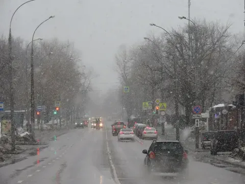 Vreme rece cu brumă și ninsoare în predicțiile meteorologice