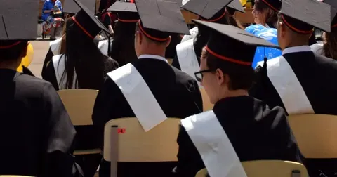 Accesul bărbaților interzis la universitate în anumite zile