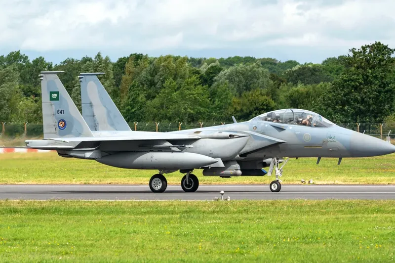 Pakistan trimite avioane în Arabia Saudită pentru apărare