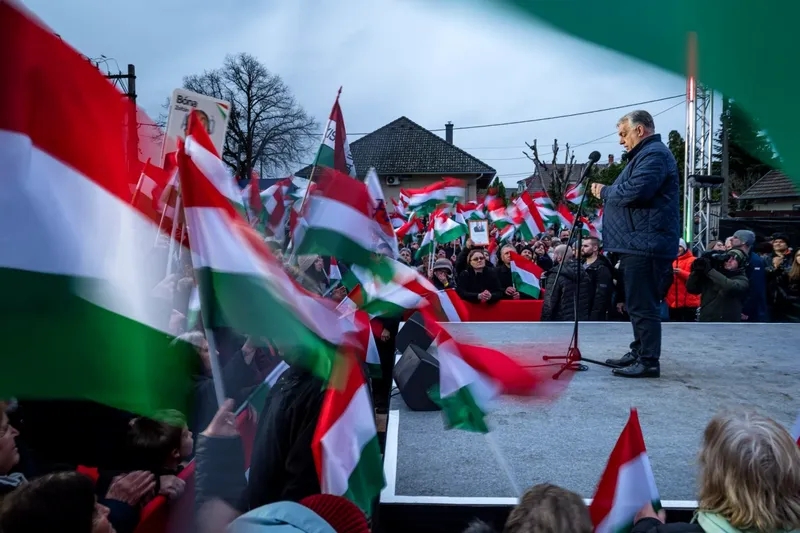 Alegeri în Ungaria: Sondajele sugerează înfrângerea lui Viktor Orbán, dar tensiunile rămân ridicate