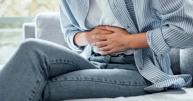 Balonare și arsuri la stomac după mesele de sărbători: remedii naturale pentru disconfortul digestiv