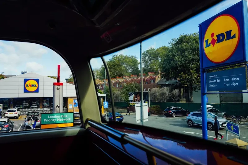 Lidl deschide cel mai mare supermarket din România