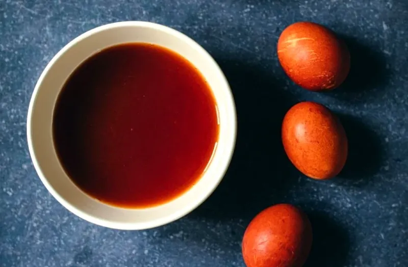 Cum să vopsești ouăle de Paște în mod natural