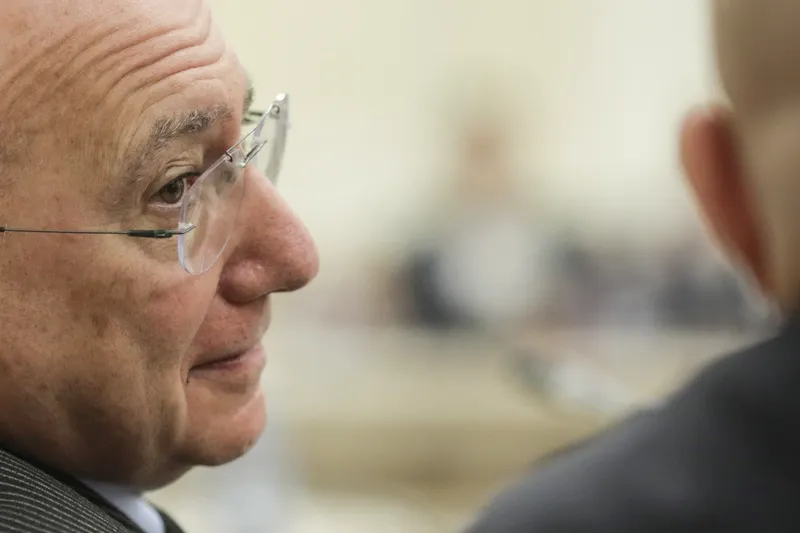 Întoarcerea lui Ceaușescu: O Reflecție asupra Regimurilor Autoritare Actuale