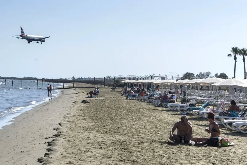 Vacanțele românilor și criza combustibilului: Trei scenarii pentru vară