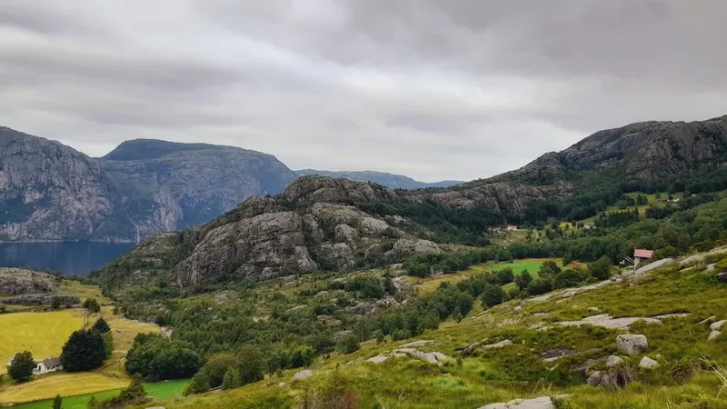 Timpul horelor: De la "hora de pomană" la "Govia" în sat