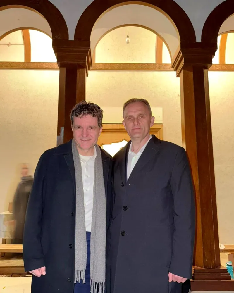 Nicușor Dan și Virgiliu Nanu la Mănăstirea Cornu în Vinerea Mare