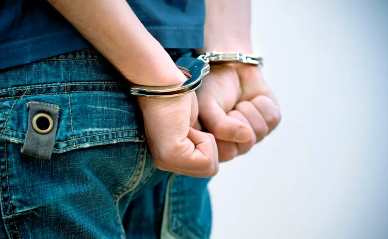 Tânăr reținut pentru un mesaj rasist pe rețelele sociale