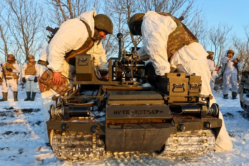 Rusia testează robotul „Kuryer” cu un sistem de luptă inovator
