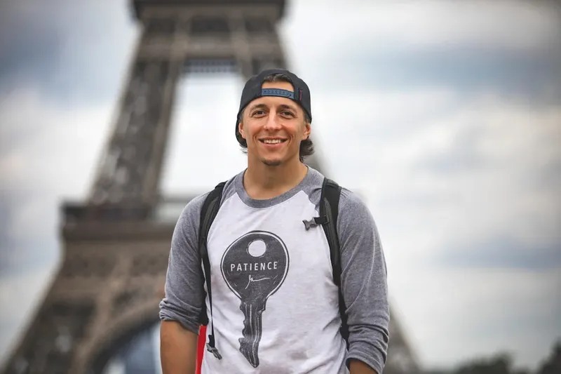 Critica manualelor de ştiinţe din România