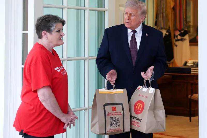 Trump și McDonald's: O întâlnire surprinzătoare în fața presei