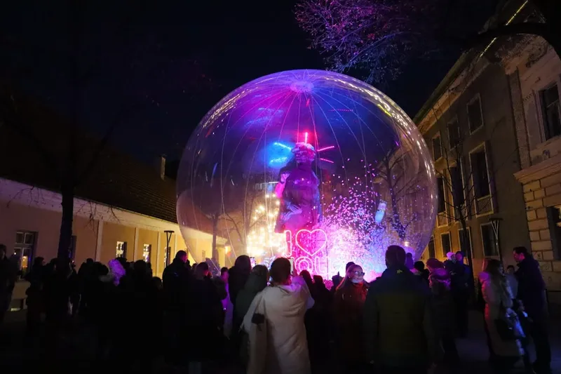 Descoperirea unei sfere aurii în adâncurile marii