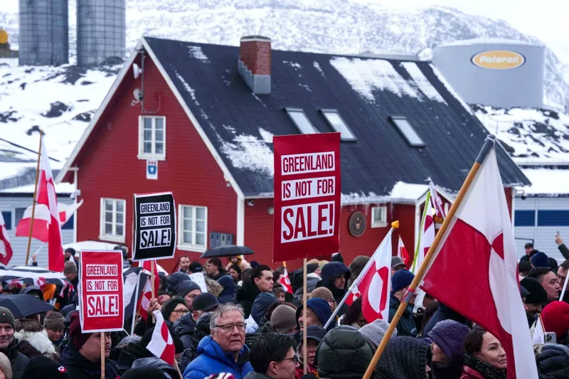 Groenlanda răspunde la comentariile lui Trump: "Suntem mai mult decât o insulă de gheață"
