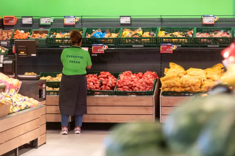 Program de Paște 2026 în marile magazine