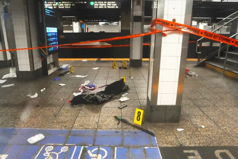 Atac cu macetă la metroul din New York