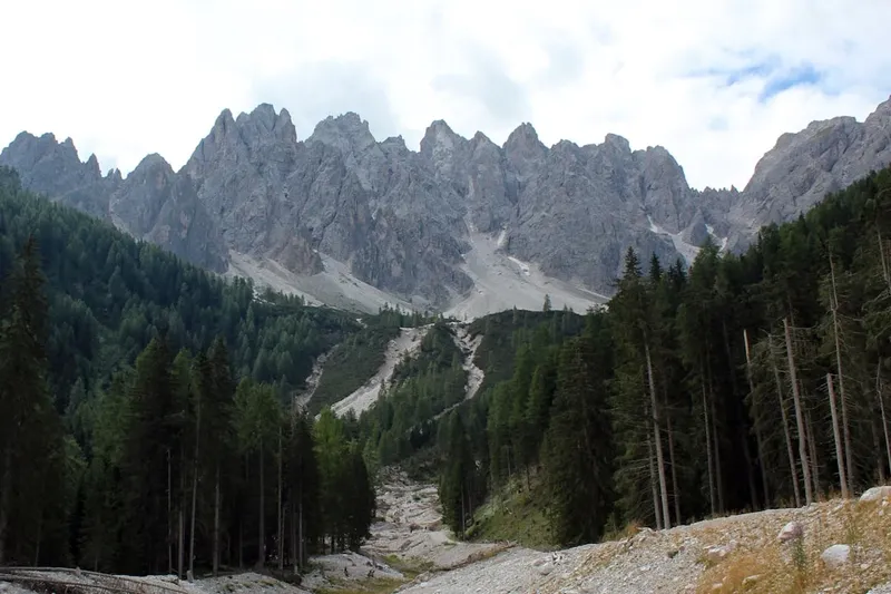 Prețurile la transportul public din București ar putea crește