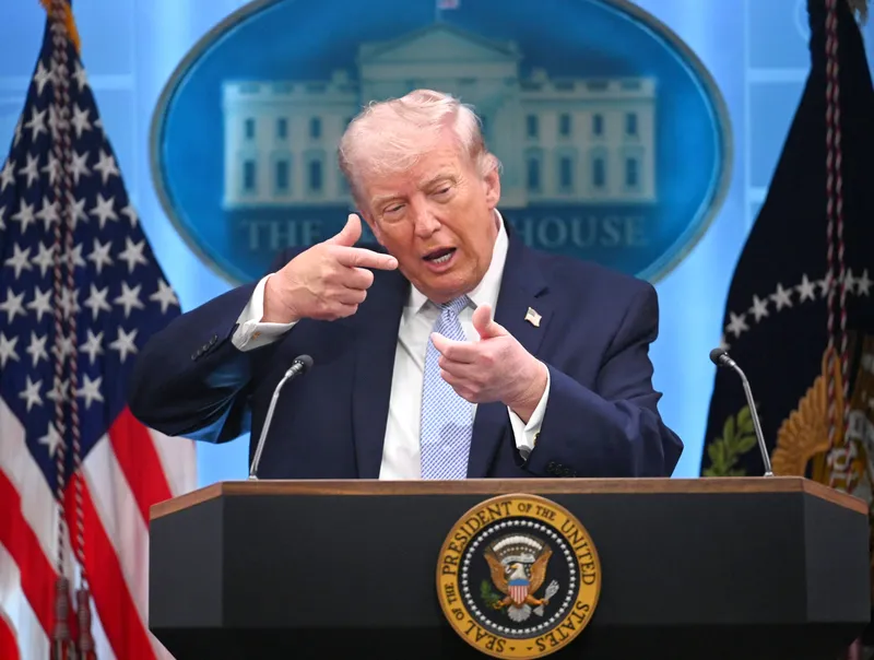 Donald Trump anunță blocarea Strâmtorii Ormuz în urma eșecului negocierilor cu Iranul