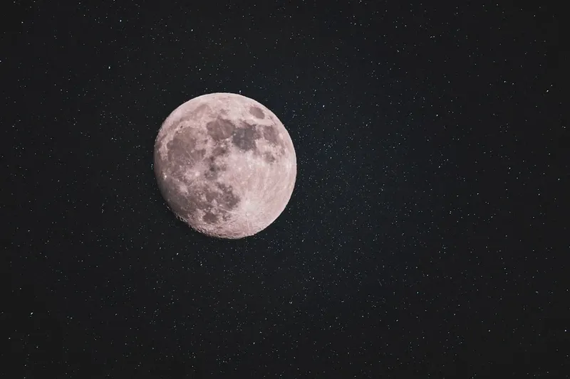 De ce ne întoarcem pe Lună?