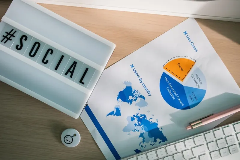 Președintele Macron discută despre rețelele sociale pentru minori