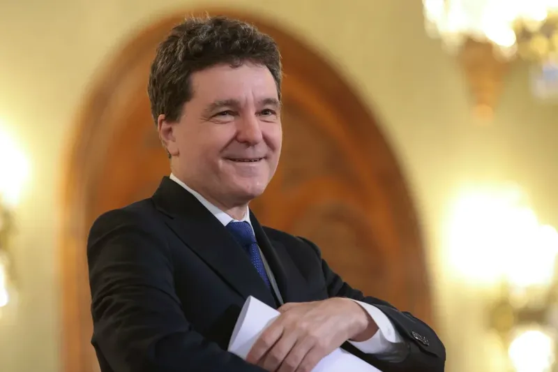 Nicușor Dan îl felicită pe Peter Magyar pentru victoria sa