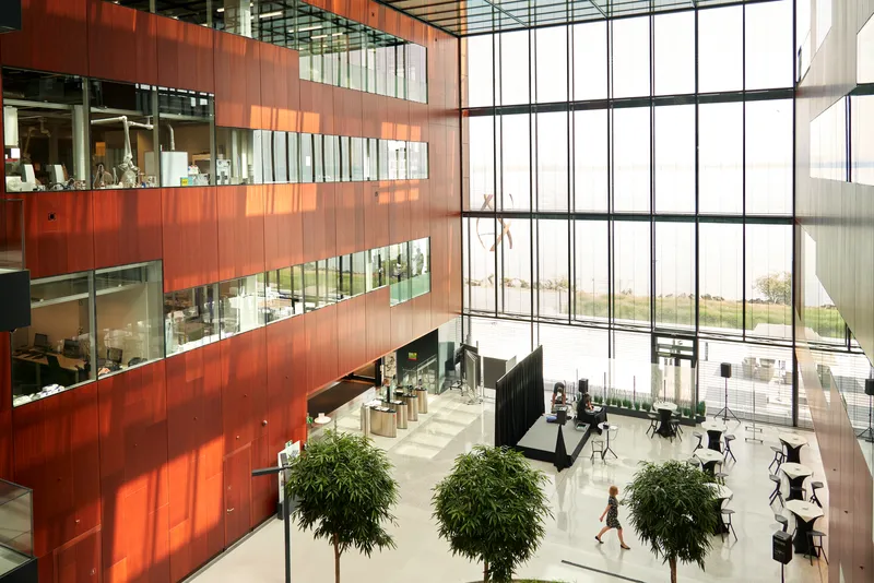 The Cube: Laboratorul de Inovație pentru Viitorul Fără Fum