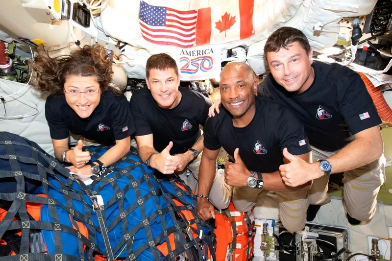 Astronauții Artemis II se întorc pe Pământ