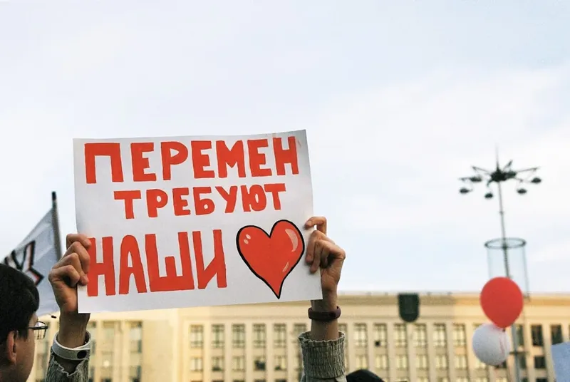 Controverse în jurul salariului de 5.000 de lei pentru femeile de serviciu: O muncă subestimată sau o oportunitate?