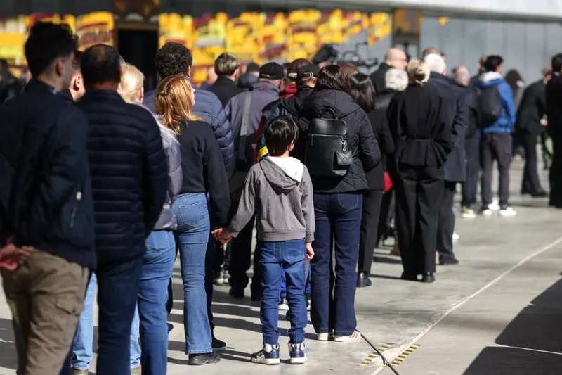 Mii de români își iau adio de la Mircea Lucescu la Arena Națională