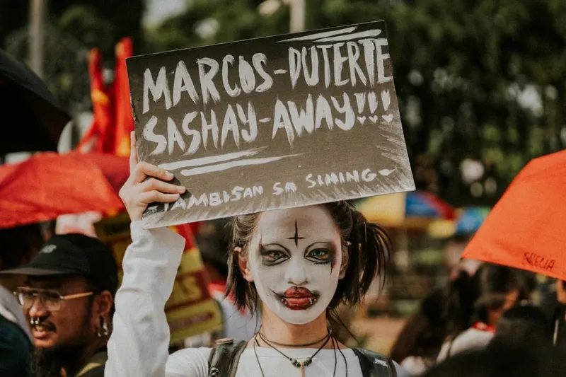 Percheziție vamală: Articole de îmbrăcăminte contrafăcute în valoare de 3,1 milioane de lei