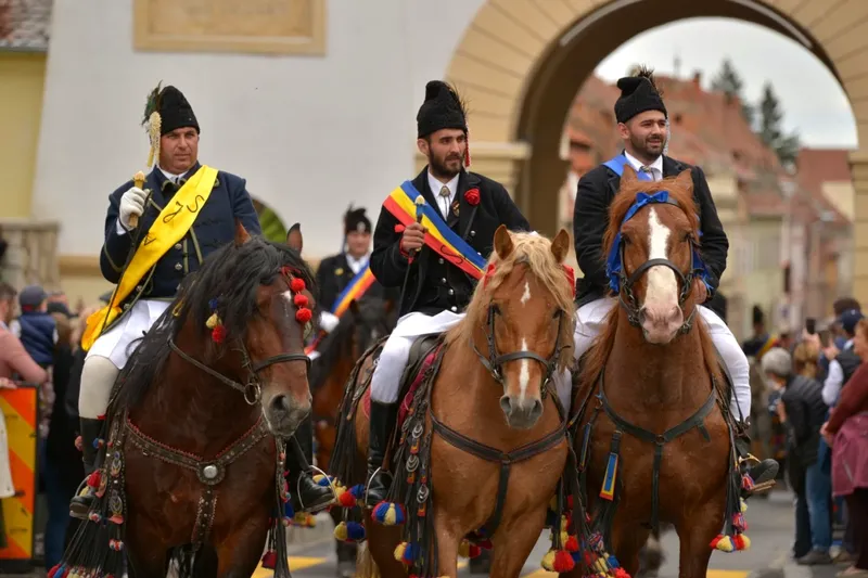 Coborârea Junilor în Duminica Tomii la Brașov
