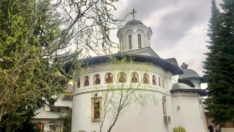 Schitul Darvari: O Oază de Liniște în Mijlocul Aglomerării Bucureștene