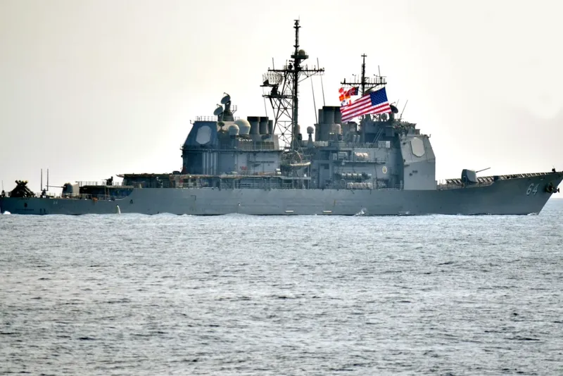 Creșterea prețului petrolului și scăderea burselor – Strâmtoarea Ormuz rămâne sub restricții